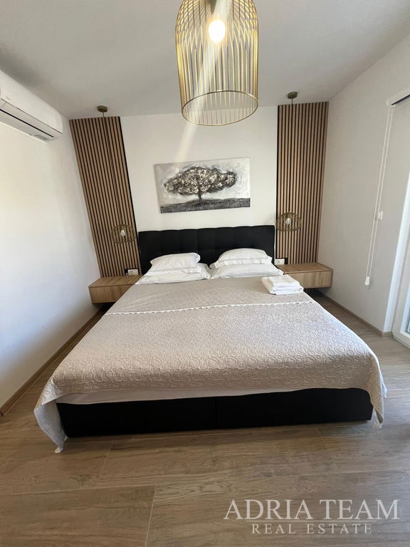 DOM S VÝHĽADOM NA MORE – VIR