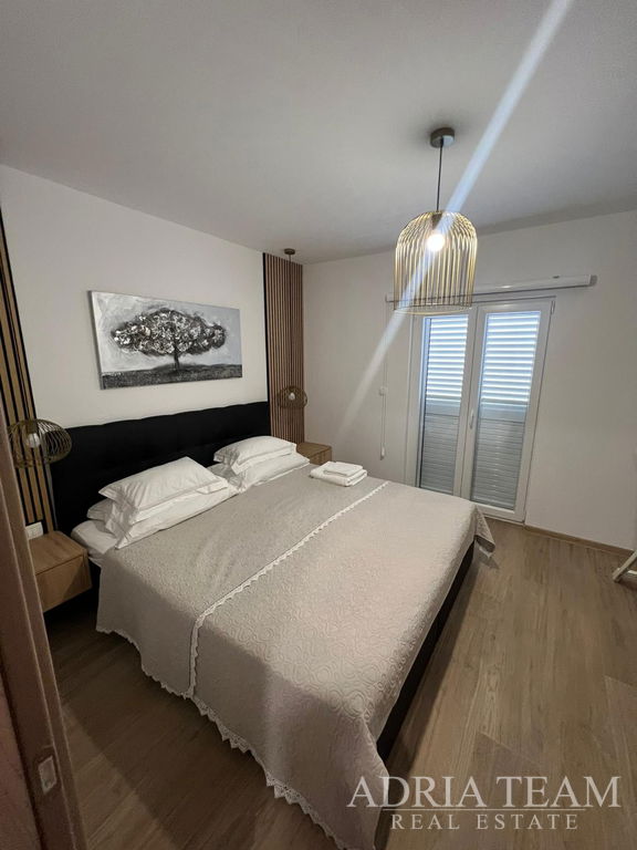 DOM S VÝHĽADOM NA MORE – VIR