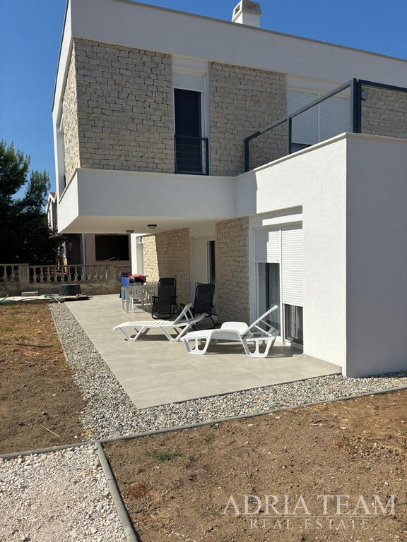 RODINNÝ DOM S GARÁŽOU A OTVORENÝM VÝHĽADOM NA MORE A HORY – VIR