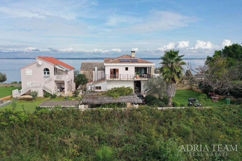 STAVEBNÝ POZEMOK, 45 m OD MORA - UGLJAN