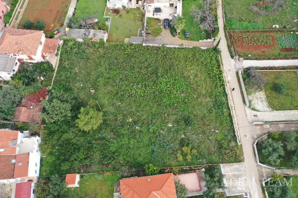 STAVEBNÝ POZEMOK, 45 m OD MORA - UGLJAN