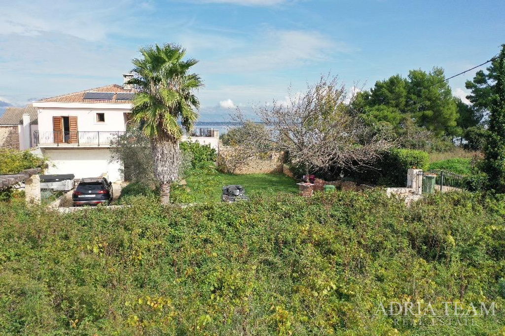 STAVEBNÝ POZEMOK, 45 m OD MORA - UGLJAN