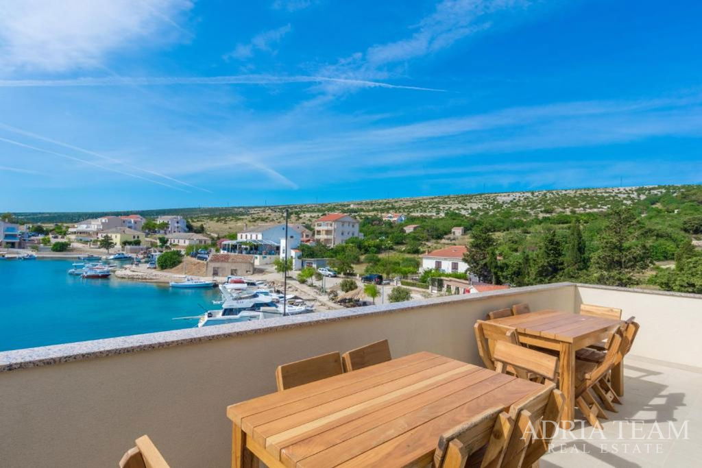 RADOVÝ DOM, PRVÁ RADA PRI MORI- ŠIMUNI, PAG