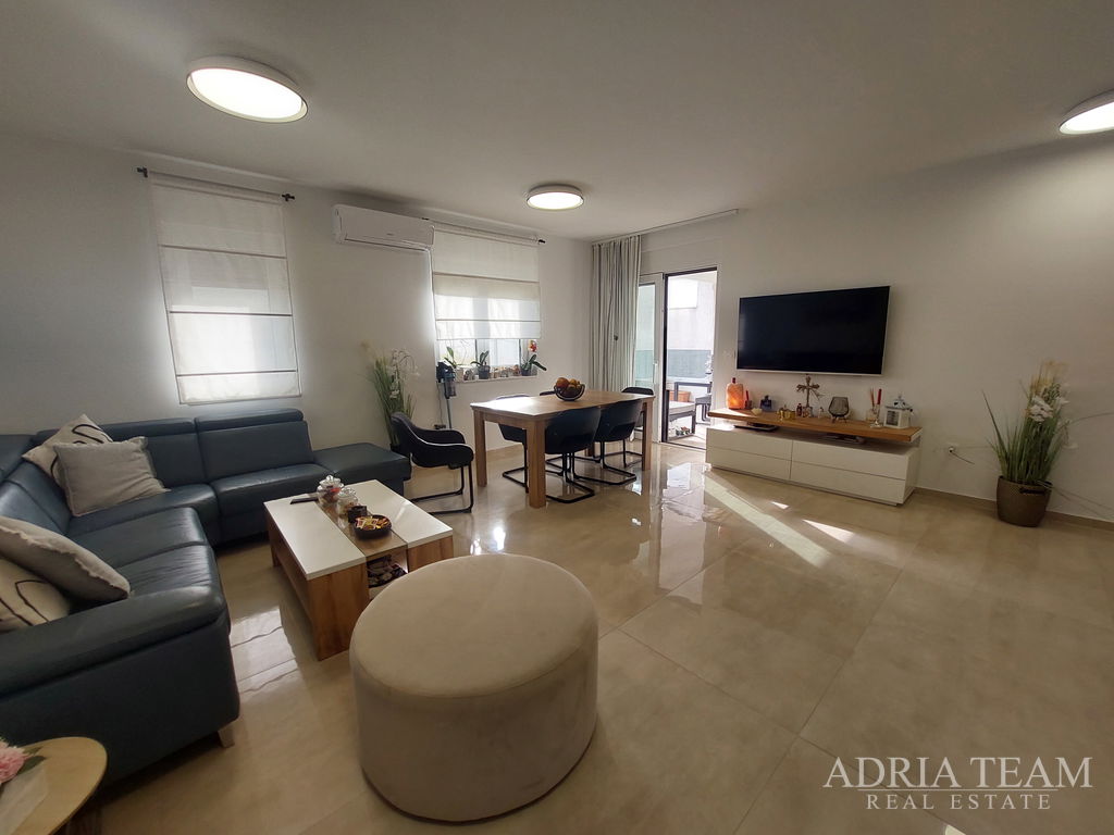 ATRAKTÍVNY APARTMÁN 80m OD MORA – DIKLO, ZADAR