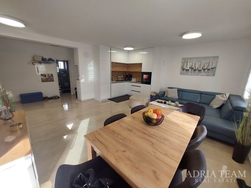 ATRAKTÍVNY APARTMÁN 80m OD MORA – DIKLO, ZADAR