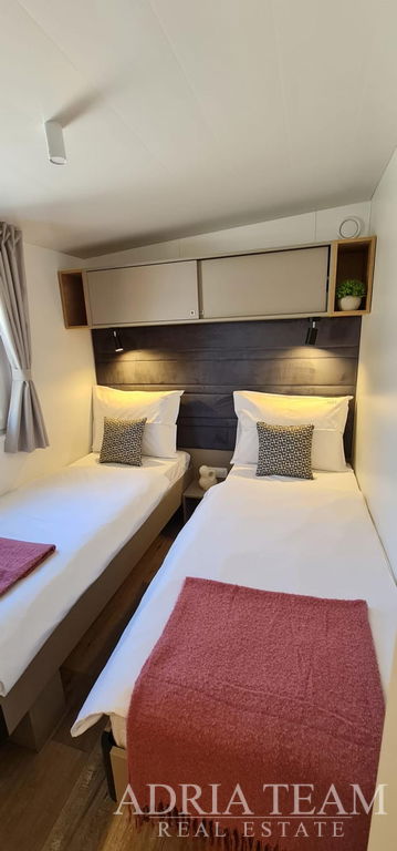 PLNE VYBAVENÝ LUXUSNÝ MOBILNÝ DOM 6+2, IBA 320m OD MORA - BIOGRAD NA MORU