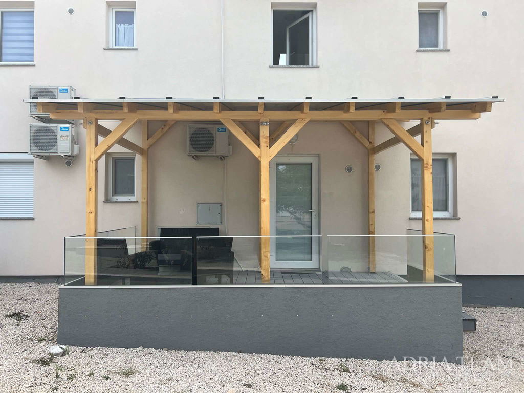 JEDNOIZBOVÝ APARTMÁN, 100 m OD MORA, VIR – ZADAR