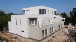 APARTMÁN SO ZÁHRADOU, NOVOSTAVBA – PRIVLAKA nehnuteľnosť na predaj