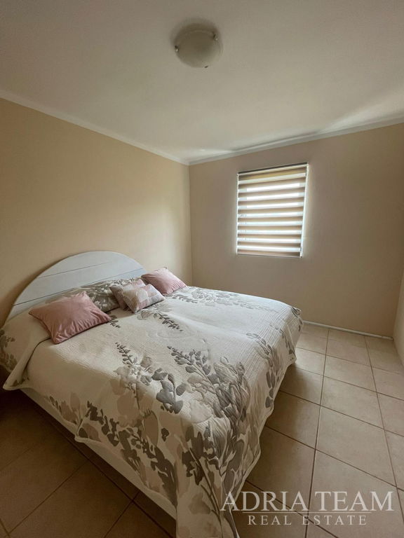 PRÍZEMNÝ DOM S VEĽKÝM POZEMKOM A DVOMA BYTOVÝMI JEDNOTKAMI – MALI VAREŠKI, MARČANA