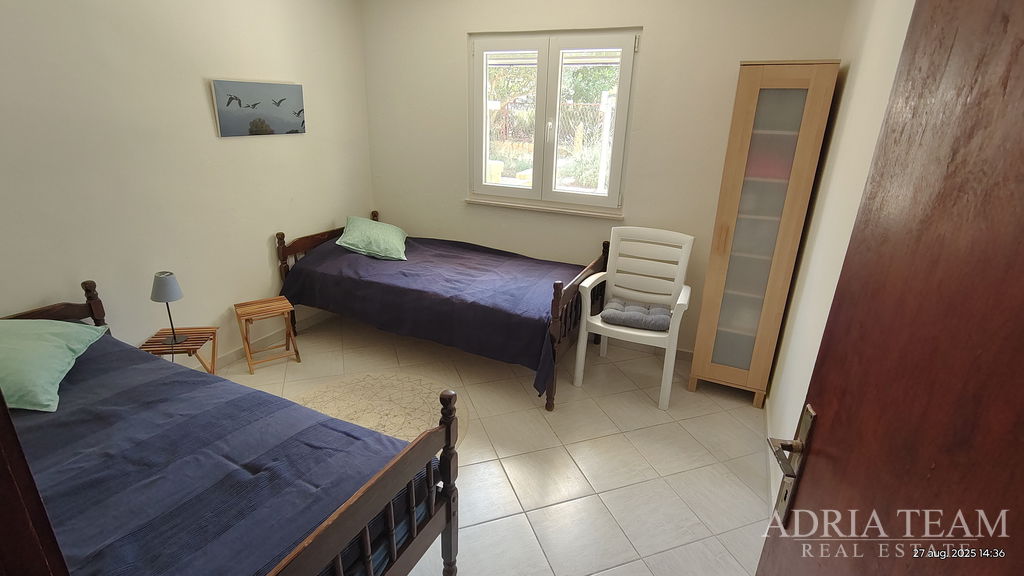 DOM S KRÁSNYM OTVORENÝM VÝHĽADOM NA MORE, ČIASTOČNE ZREKONŠTRUOVANÝ – DONJI KARIN