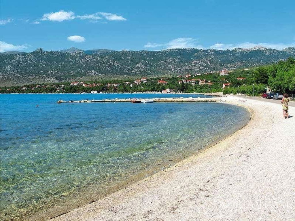 STAVEBNÝ POZEMOK S PROJEKTOM, 500 m OD MORA – JASENICE, MASLENICA