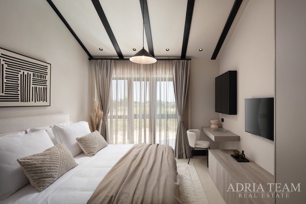 DOM S LETNOU KUCHYŇOU A BAZÉNOM, NOVOSTAVBA – VISOČANE