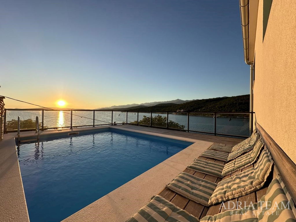 REKONŠTRUOVANÝ APARTMÁNOVÝ DOM, PRVÝ RAD PRI MORI – MEKA DRAGA, KRUŠEVO