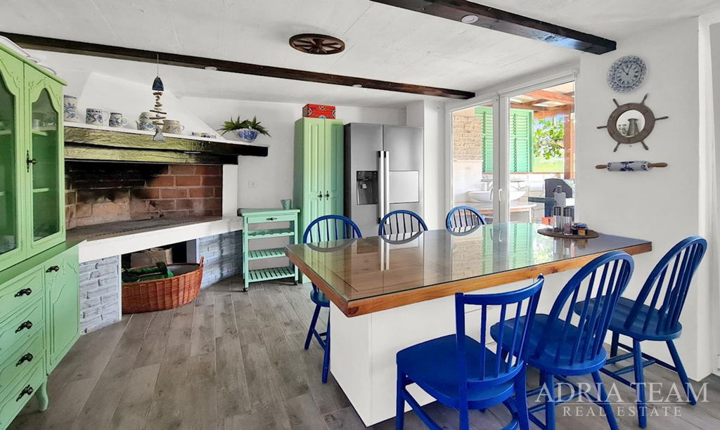 REKONŠTRUOVANÝ APARTMÁNOVÝ DOM, PRVÝ RAD PRI MORI – MEKA DRAGA, KRUŠEVO