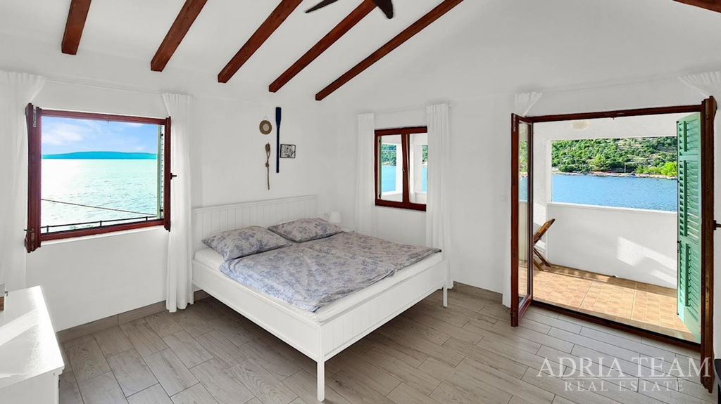 REKONŠTRUOVANÝ APARTMÁNOVÝ DOM, PRVÝ RAD PRI MORI – MEKA DRAGA, KRUŠEVO