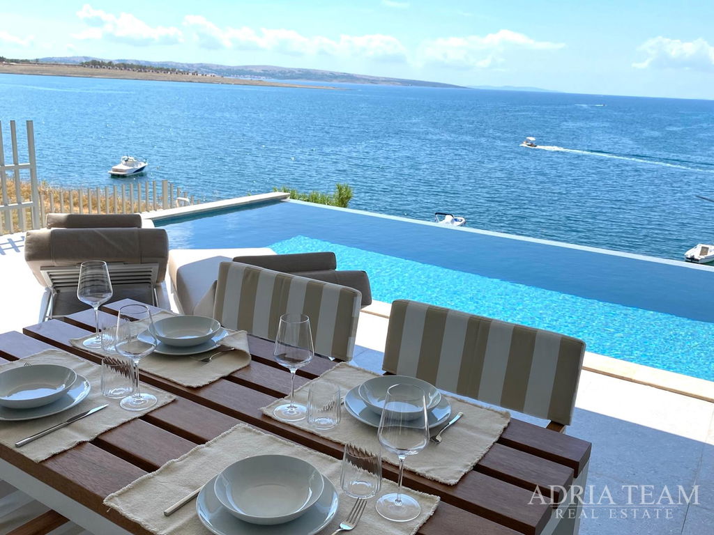 LUXUSNÝ DVOJPODLAŽNÝ APARTMÁN, PRVÝ RAD PRI MORI, NOVOSTAVBA - POVLJANA, PAG