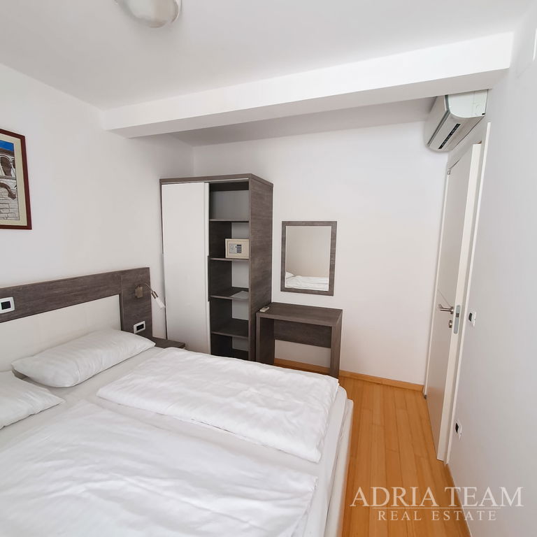 APARTMÁN S DVOMA TERASAMI, DRUHÝ RAD OD MORA - PETRČANE