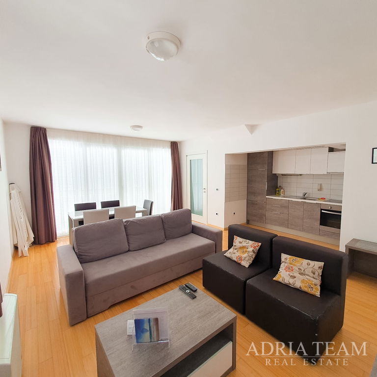 APARTMÁN S DVOMA TERASAMI, DRUHÝ RAD OD MORA - PETRČANE