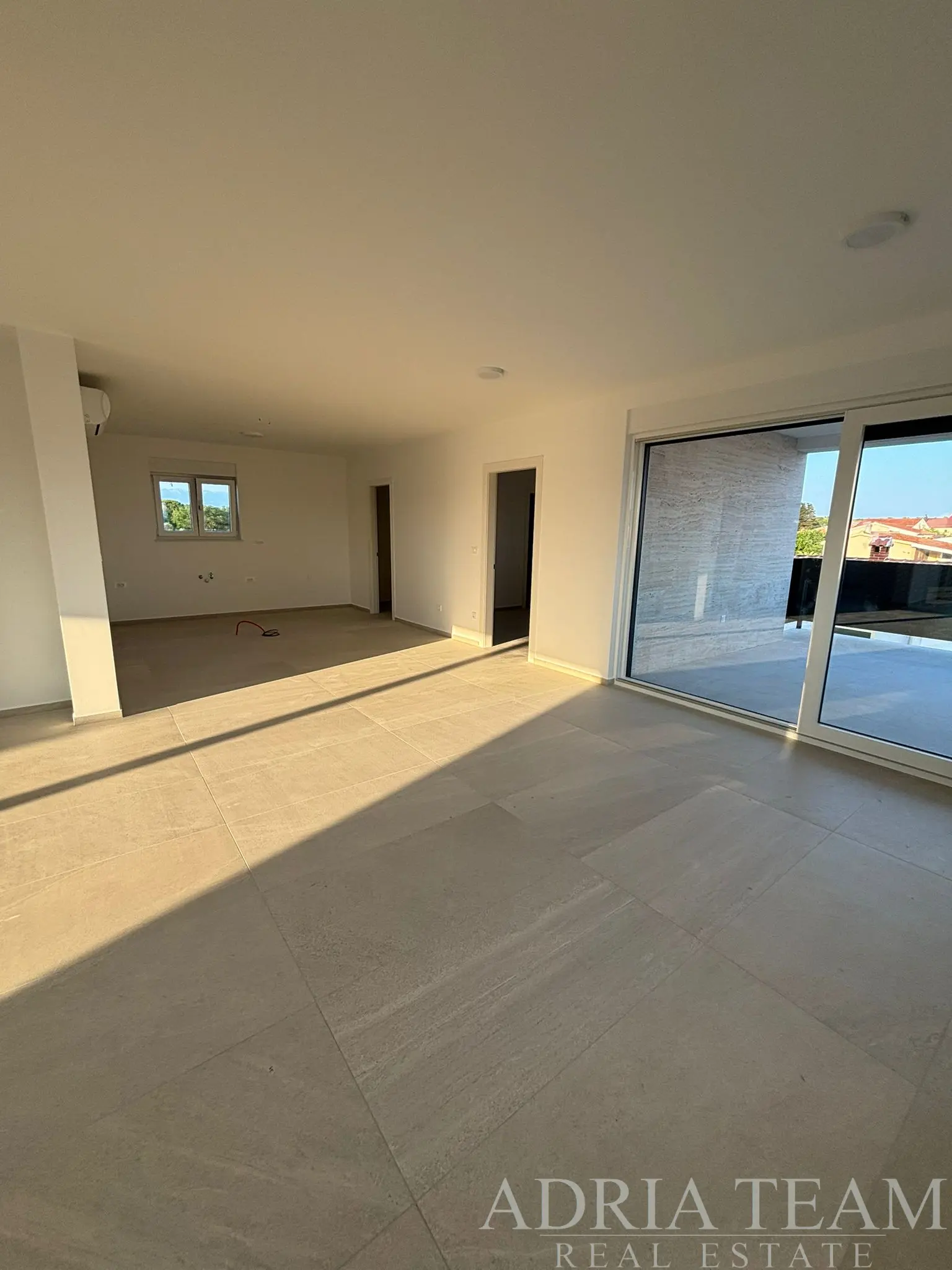 APARTMÁN BLÍZKO PLÁŽE, BUDOVA 1., NOVOSTAVBA, 150m OD MORA - PRIVLAKA