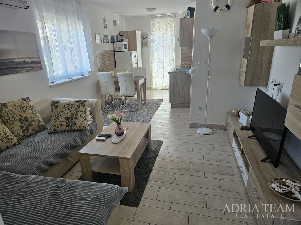 APARTMÁN S BALKÓNOM NA PRVOM POSCHODÍ, 15m OD MORA - RTINA, BENIĆI