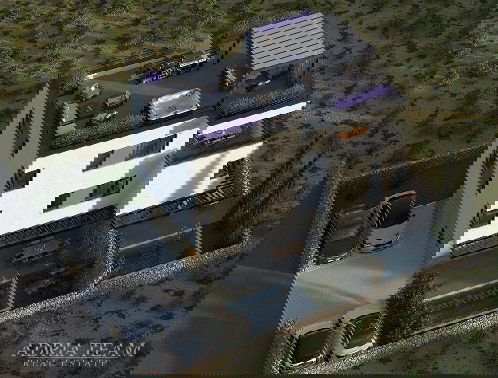 APARTMÁN S3 S BAZÉNOM, ZÁHRADOU A STREŠNOU TERASOU, NOVOSTAVBA - MANDRE, PAG