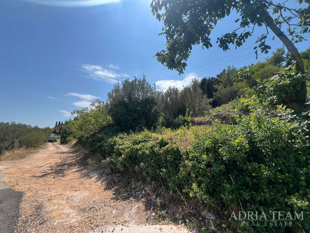 STAVEBNÝ POZEMOK S PROJEKTOM NA VILU S BAZÉNOM, VÝHĽAD NA MORE - PREKO, UGLJAN