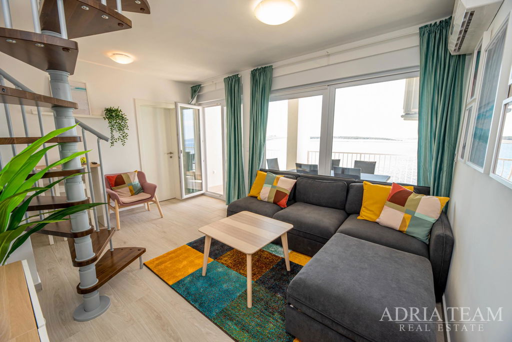 APARTMÁN V PRVOM RADE PRI MORI – POVLJANA, OSTROV PAG