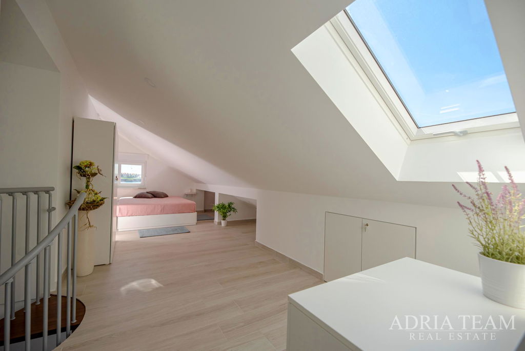 APARTMÁN V PRVOM RADE PRI MORI – POVLJANA, OSTROV PAG