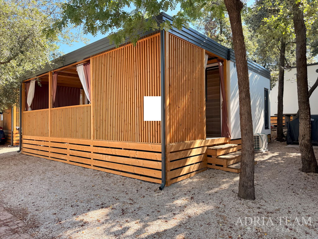 PLNE ZARIADENÝ MOBILNÝ DOM, VZDIALENÝ 175m OD MORA - BIOGRAD NA MORU