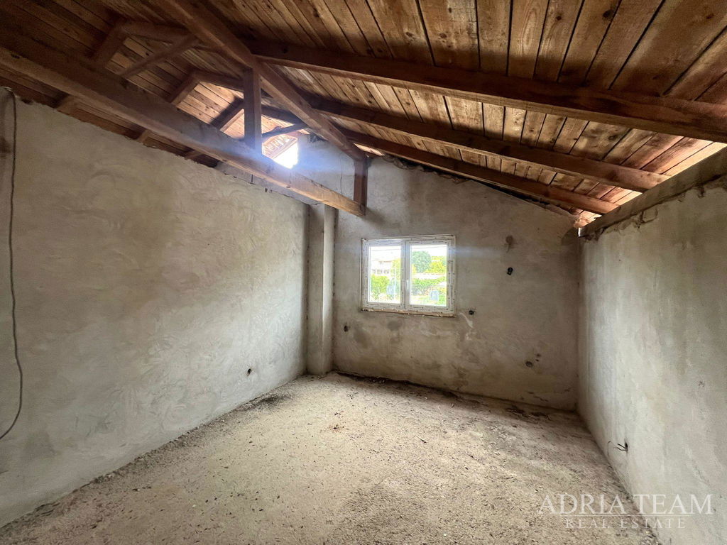 DOM NA ÚPRAVU SO STAVEBNÝM POVOLENÍM, BLÍZKO PRÍRODY - POLAČA