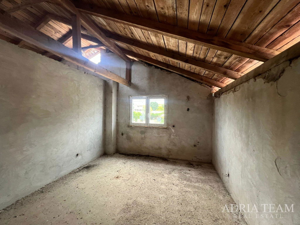 DOM NA ÚPRAVU SO STAVEBNÝM POVOLENÍM, BLÍZKO PRÍRODY - POLAČA