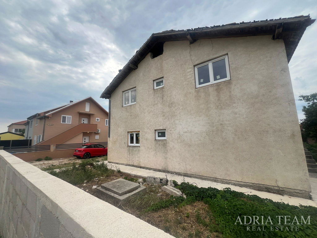 DOM NA ÚPRAVU SO STAVEBNÝM POVOLENÍM, BLÍZKO PRÍRODY - POLAČA