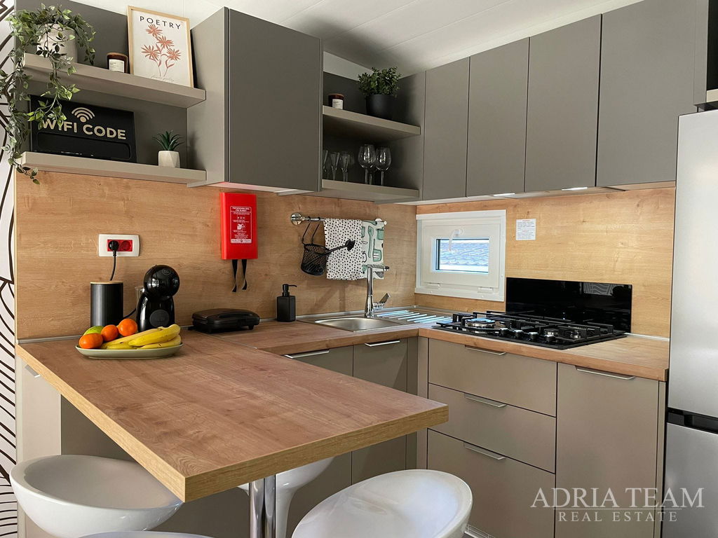 MOBILNÝ DOM 150m OD MORA – BIOGRAD NA MORU