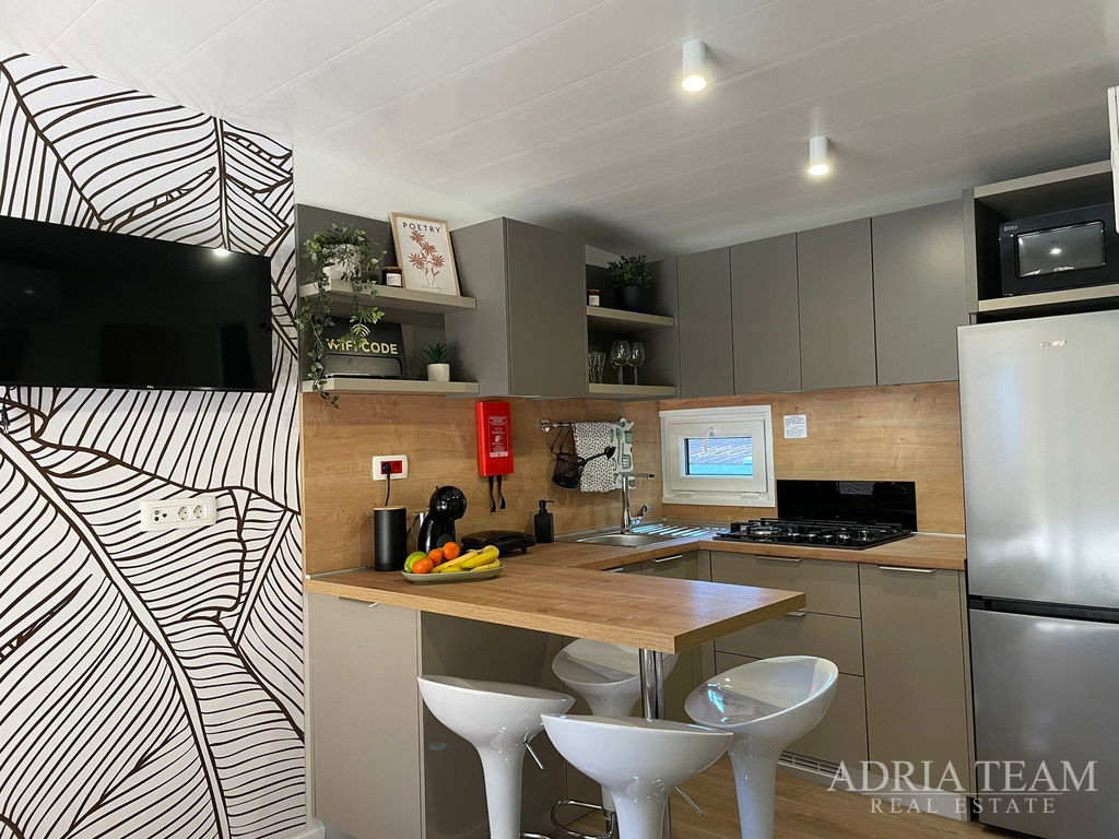 MOBILNÝ DOM 150m OD MORA – BIOGRAD NA MORU