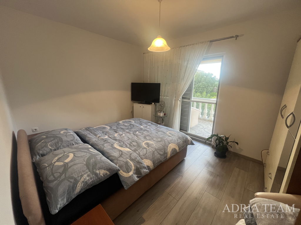 POLOVICA DVOJDOMU S PRIESTRANNOU ZÁHRADOU – GORNJI KARIN