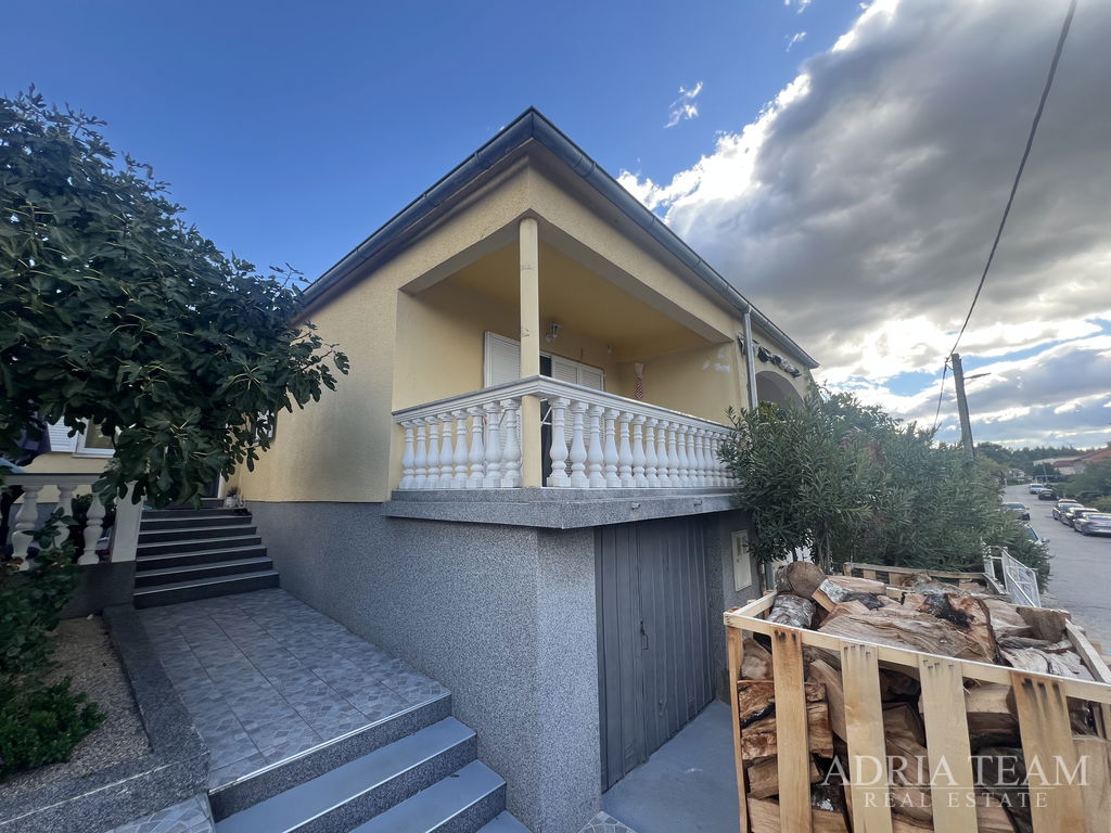 POLOVICA DVOJDOMU S PRIESTRANNOU ZÁHRADOU – GORNJI KARIN