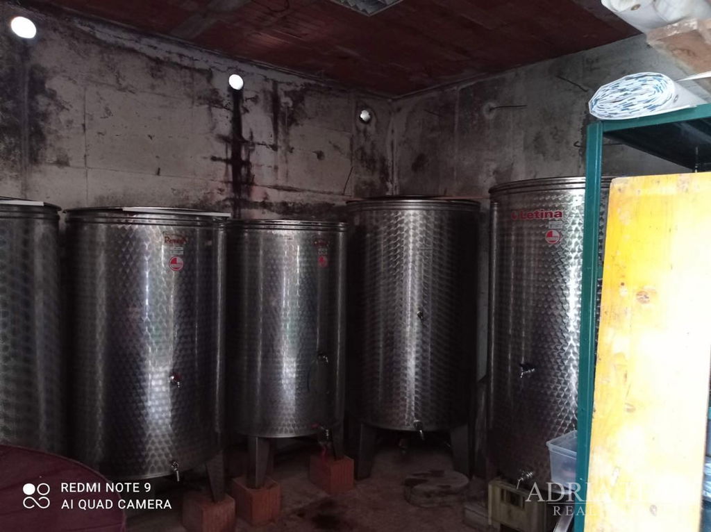 DOMČEK A GARÁŽ - BILOTINJAK, PRIVLAKA