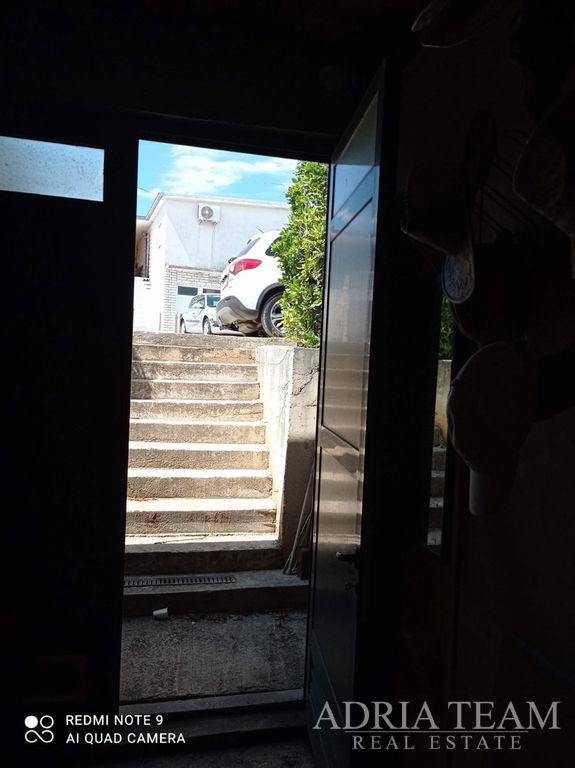 DOMČEK A GARÁŽ - BILOTINJAK, PRIVLAKA