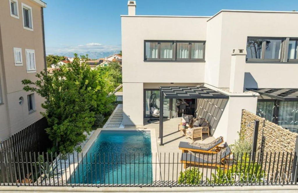 DVOJDOM 126m2 - PRIVLAKA