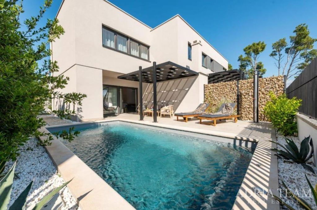 DVOJDOM 126m2 - PRIVLAKA