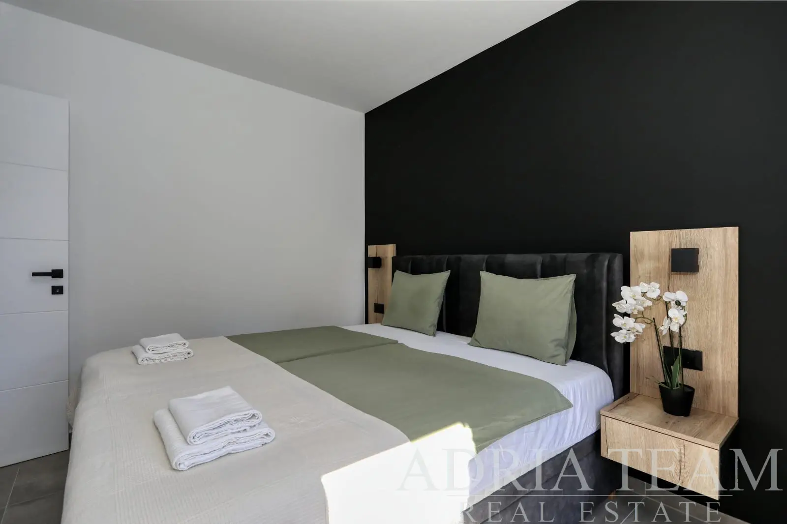 PENTHOUSE – S VÝHĽADOM NA MORE – PRIVLAKA