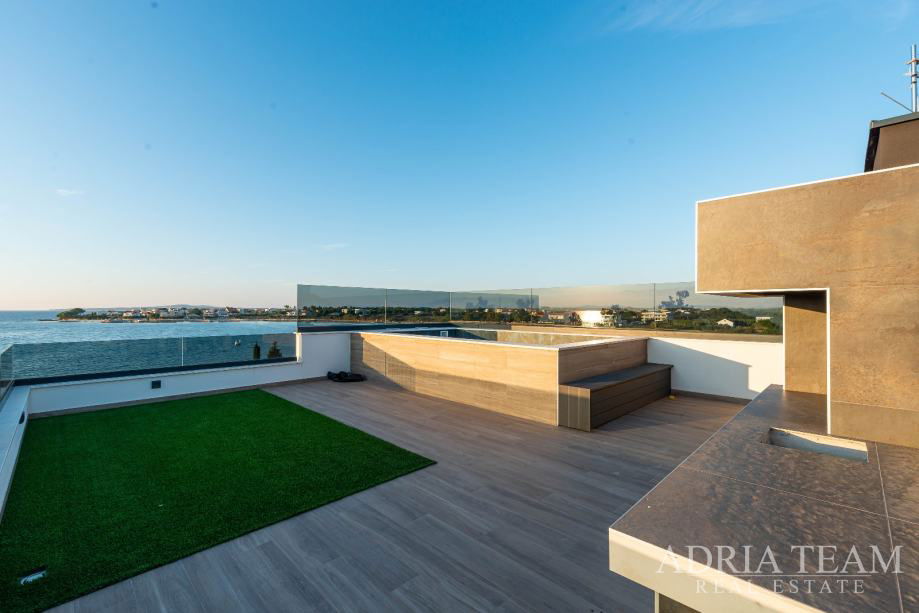 PENTHOUSE – S VÝHĽADOM NA MORE – PRIVLAKA