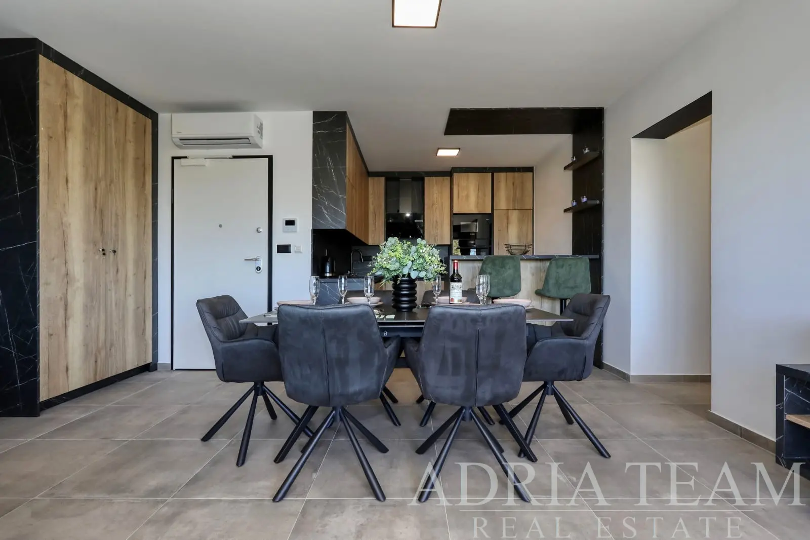 PENTHOUSE – S VÝHĽADOM NA MORE – PRIVLAKA