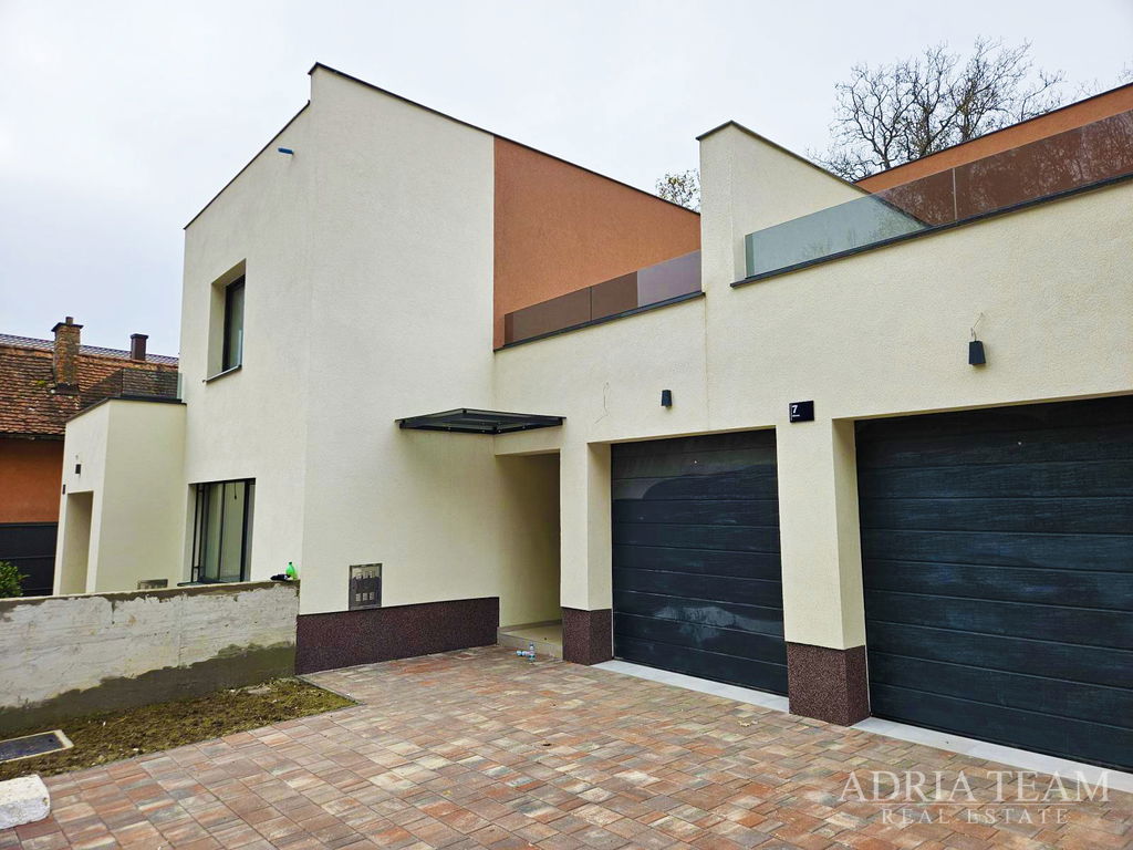 LUXUSNÝ 4-IZBOVÝ BYT - GRAČANI, PODSLJEME, ZÁGREB