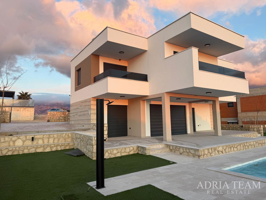LUXUSNÁ VILA S BAZÉNOM – NOVALJA, PAG