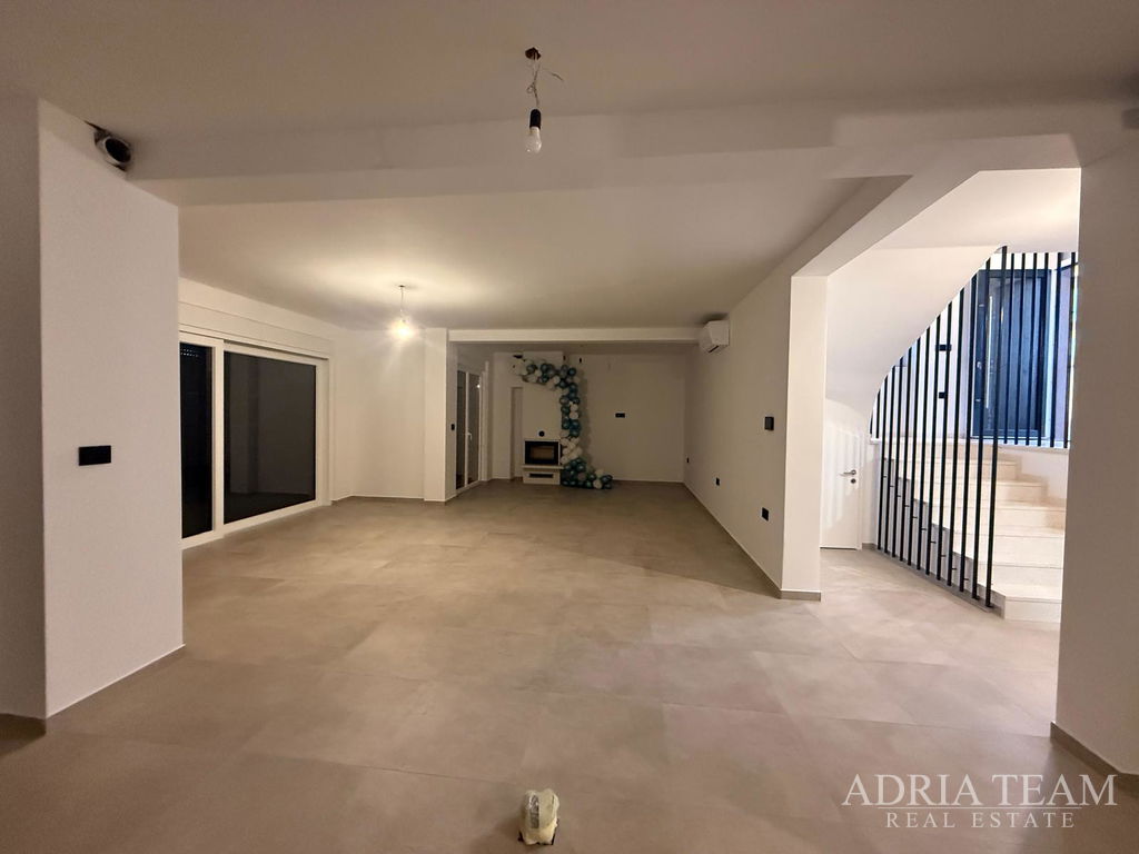 LUXUSNÁ VILA S BAZÉNOM – NOVALJA, PAG