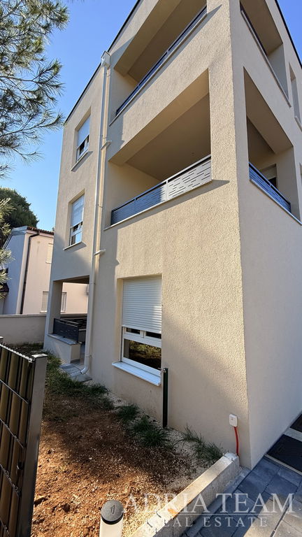 APARTMÁN V NOVOSTAVBE 550 m OD MORA – VIR