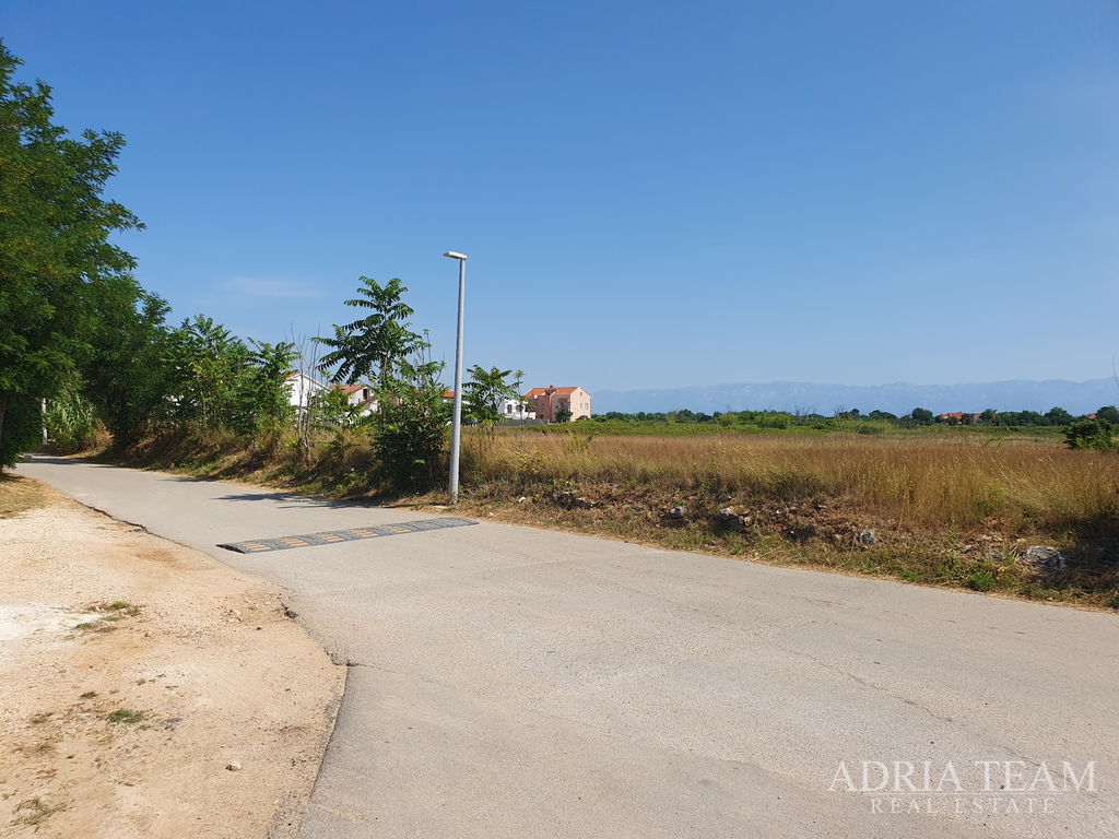 STAVEBNÝ POZEMOK S VYDANÝM PROJEKTOM A POVOLENÍM – PRIVLAKA, MLETIK