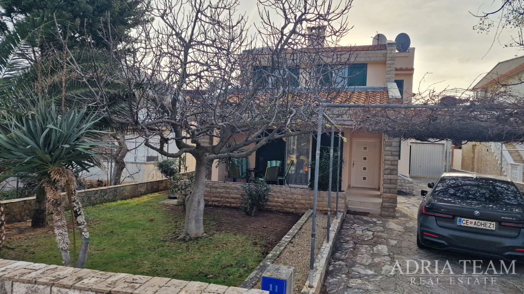 ZREKONŠTRUOVANÝ DOM – 300 M OD MORA – VIR