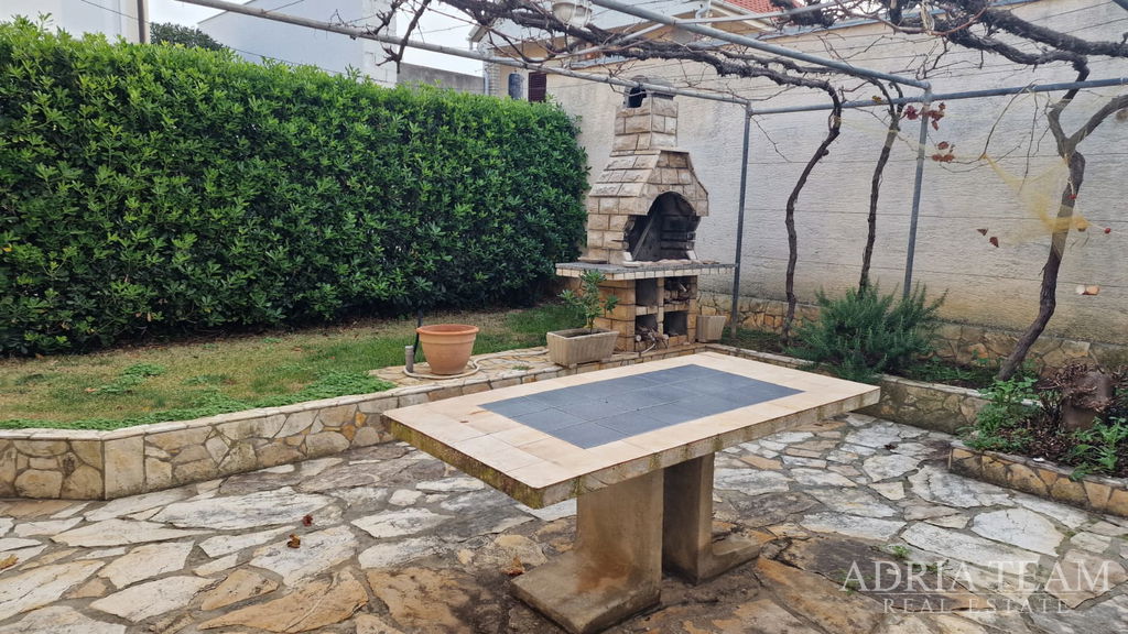 ZREKONŠTRUOVANÝ DOM – 300 M OD MORA – VIR